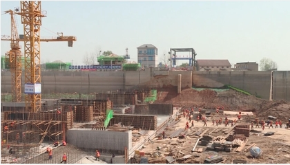 李挚调研华容六门闸排涝工程施工进展，强调质量与进度并重