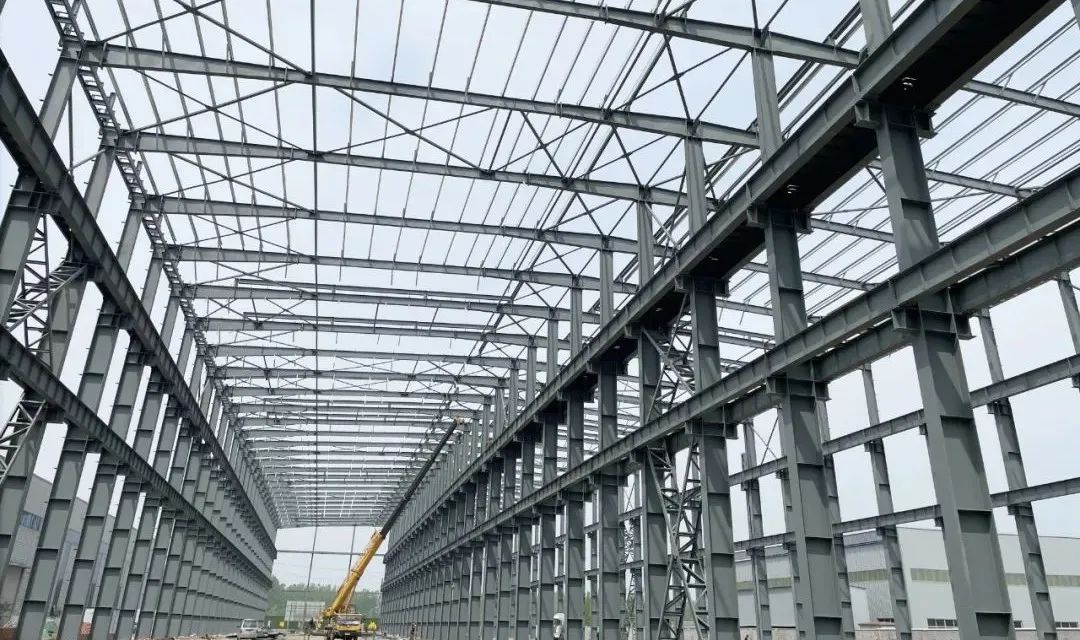 鑫金山三期智能工厂建设迈出坚实步伐，钢结构主体工程圆满完工